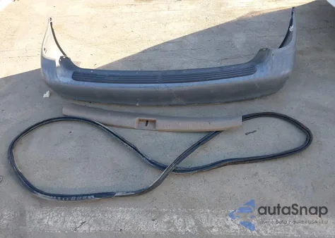 1999 Toyota Sienna Le z USA, uszkodzony, nr VIN 4T3ZF13C3XU094172